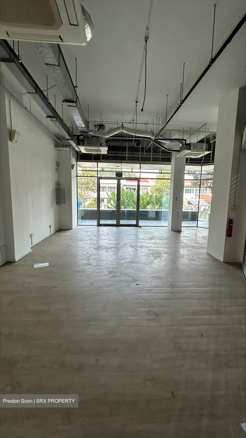 NEWest (D5), Retail #604791411